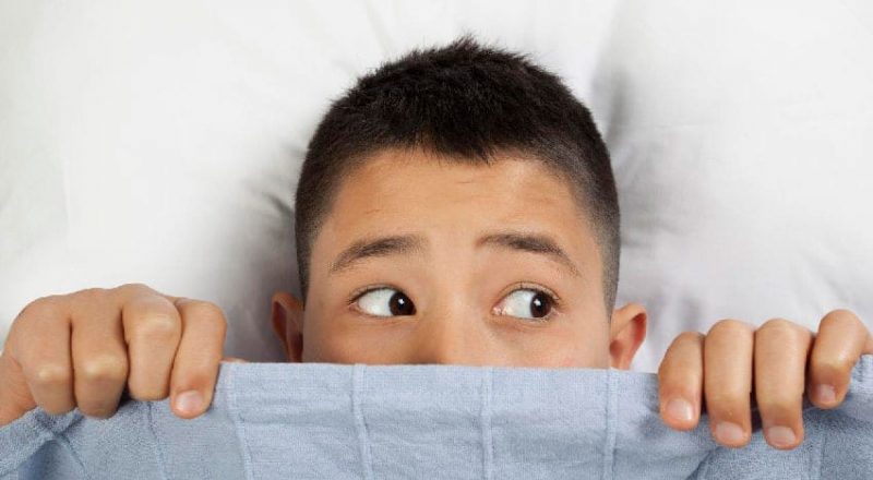 O seu filho ainda tem medo de dormir sozinho?