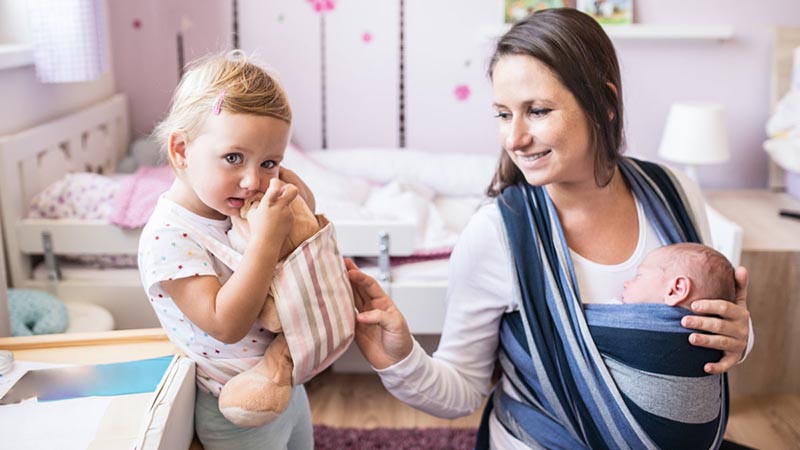 Babywearing: como usar um porta-bebés?