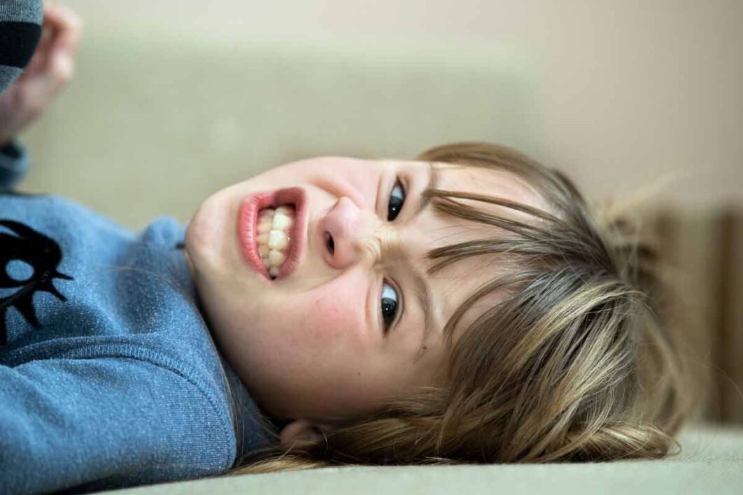Como lidar com crianças com comportamento desafiador sem gritar